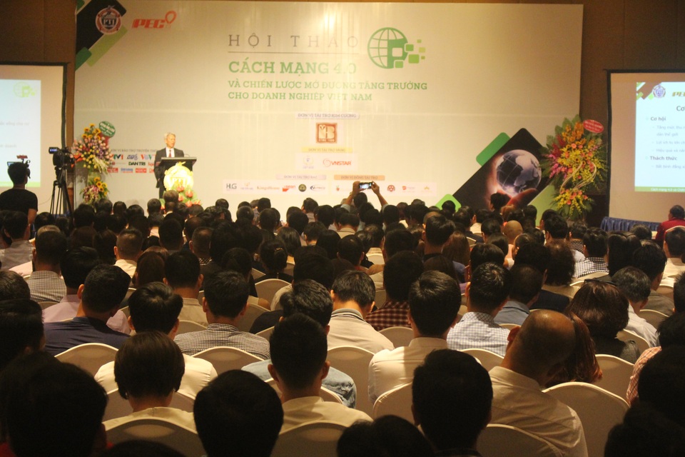 Doanh nghiệp Việt không nên sợ cách mạng công nghiệp 4.0 - 1
Buổi hội thảo Cách mạng 4.0 và Chiến lược mở đường cho doanh nghiệp Việt Nam có sự tham gia của nhiều CEO, doanh nhân và chuyên gia hàng đầu về kinh tế, công nghệ của Việt Nam. (Ảnh: Hồng Vân)