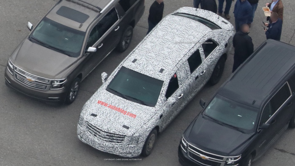 Limousine bọc thép của ông Trump dài hơn cả SUV cỡ lớn - 2 Limousine bọc thép của ông Trump dài hơn cả SUV cỡ lớn - 2