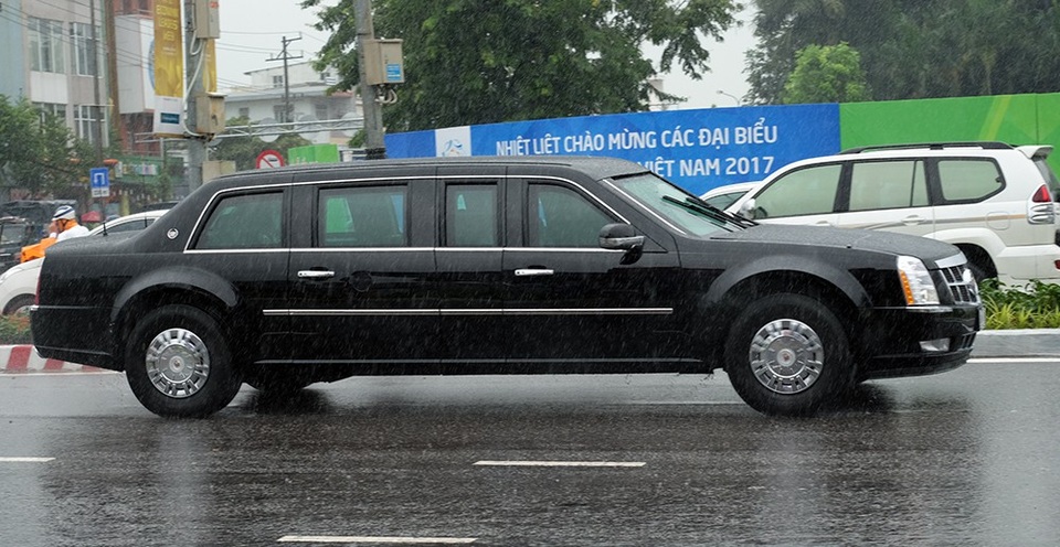 2 siêu xe "Quái thú" của Tổng thống Trump lăn bánh trên đường phố Đà Nẵng - 3
Mỗi khi tổng thống Mỹ công du nước ngoài, ông thường đi cùng siêu xe mang biệt danh The Beast (Quái thú).