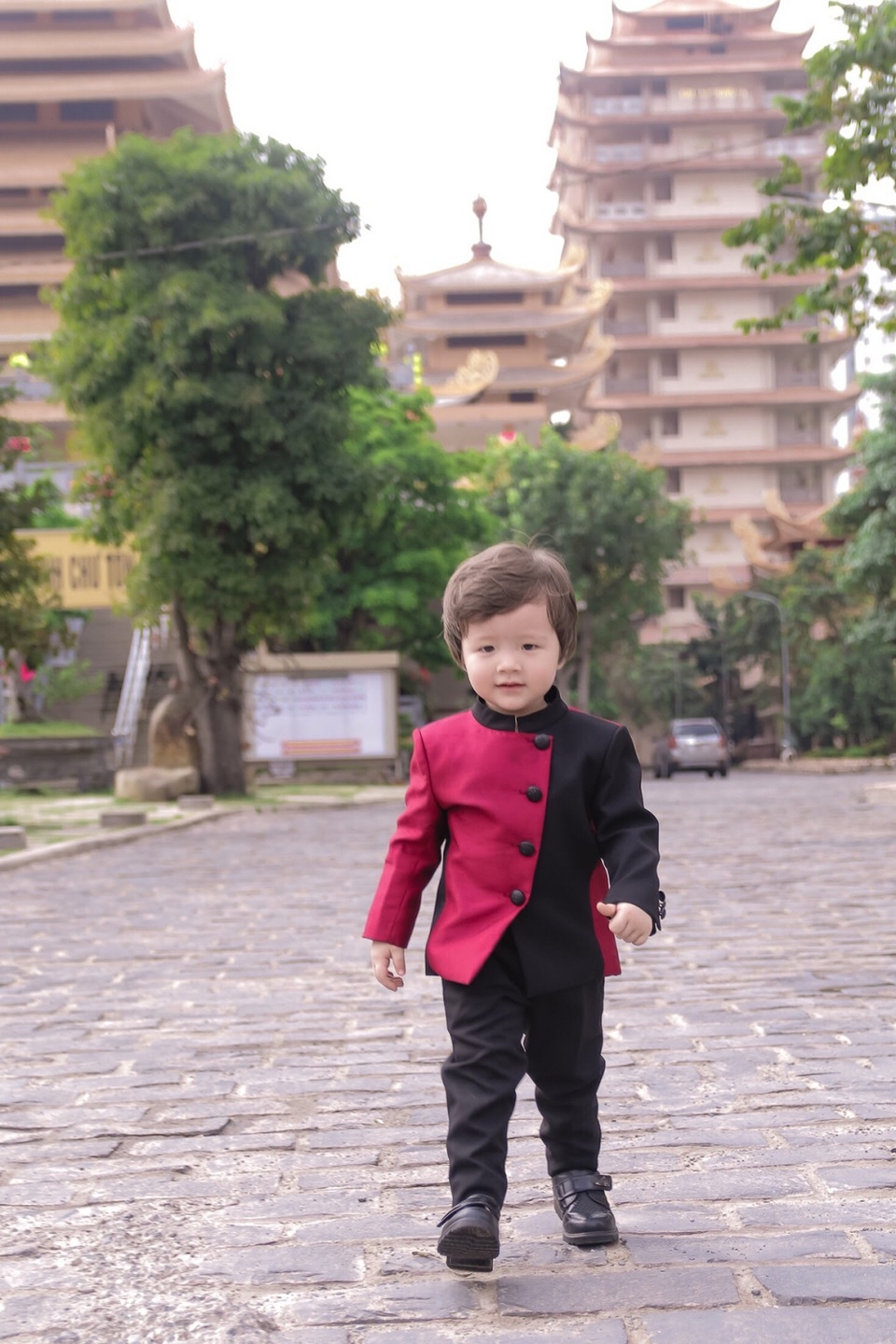 Đôi "thiên thần nhí" đáng yêu trong bộ ảnh Trung thu - 8 Alfie Túc Mạch điển trai như một soái ca nhí.