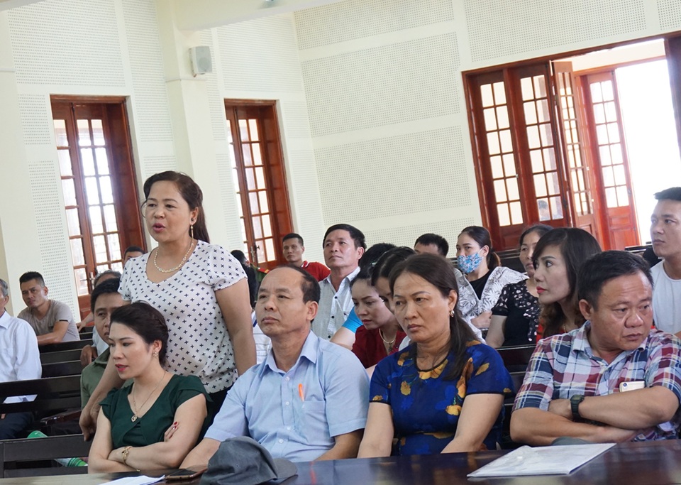 Ngoài việc đề nghị HĐXX xét xử nghiêm, các chủ nợ yêu cầu Cường hoàn trả tiền gốc và lãi đối với số tiền đã vay.