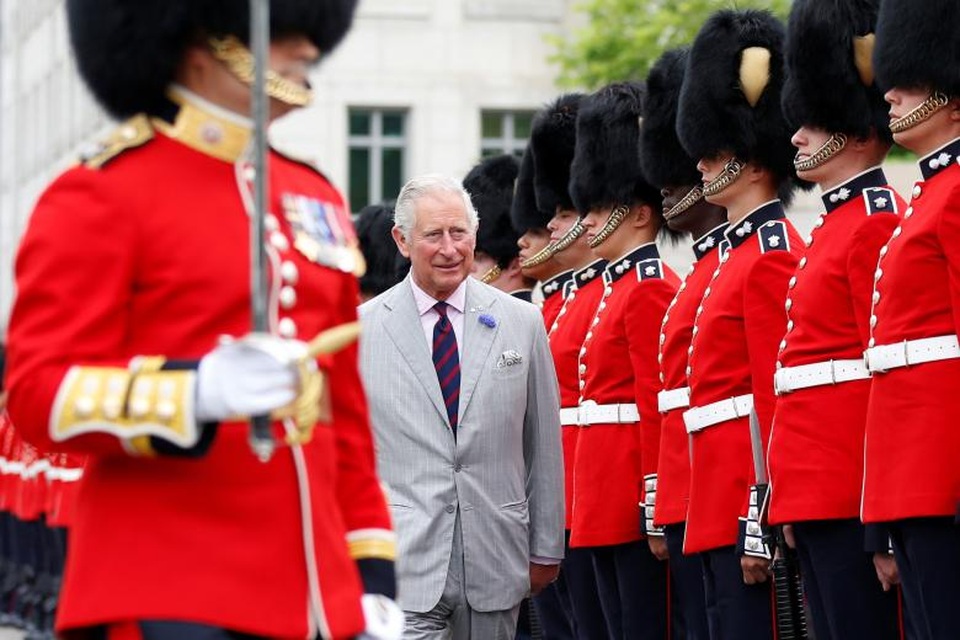 Thái tử Anh Charles duyệt đội danh dự tại Ottawa khi tới Canada dự lễ kỷ niệm Quốc khánh của quốc gia Bắc Mỹ. Thái tử cũng tham gia các sự kiện cùng người dân Canada.