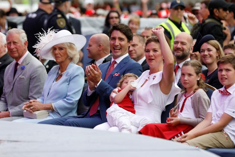 Thủ tướng Justin Trudeau, phu nhân Sophie Gregoire và 3 con cùng Thái tử Charles và Công tước xứ Cornwall Camilla dự lễ kỷ niệm Quốc khánh Canada tại Ottawa.