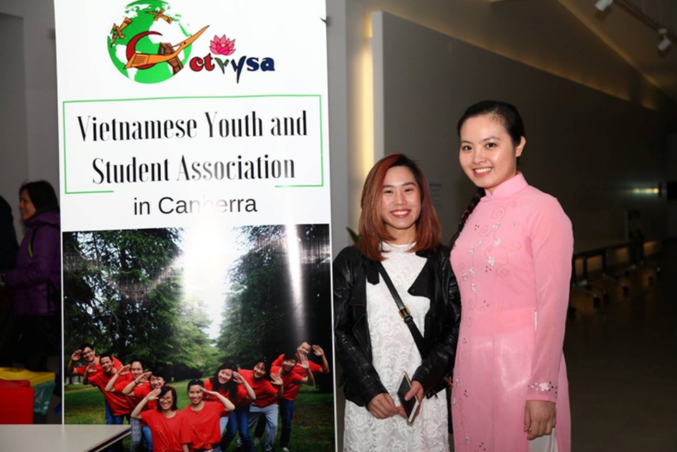 Canberra - "Khúc yêu thương" của du học sinh Việt - 6
Nụ cười rạng rỡ của các bạn sinh viên Việt Nam tại sự kiện. (Ảnh: Hoàng Tiến Vũ)