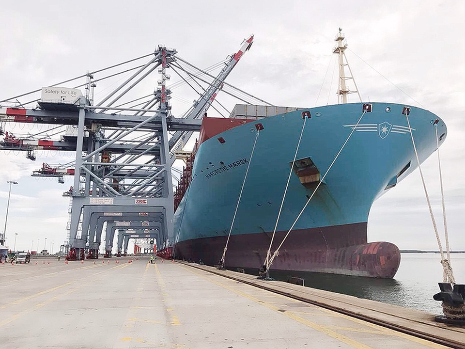 "Siêu tàu" container lớn nhất từ trước tới nay cập cảng biển Việt Nam - 1 Margrethe Maersk trọng tải 194.000 tấn là tàu hàng lớn nhất từ trước tới nay cập cảng Việt Nam
