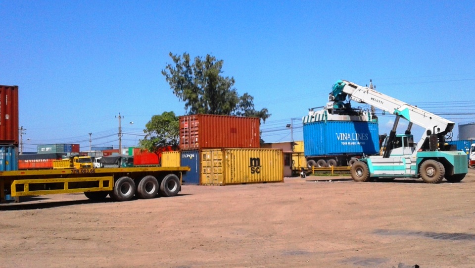 21 container thuốc lá trị giá trên 42 tỷ đồng "bỏ quên” ở cảng Quy Nhơn - 1
Hiện toàn bộ lô hàng khai báo thuốc lá chứa trong 21 container vận chuyển từ nước ngoài về cảng Quy Nhơn vẫn chưa có chủ sở hữu hợp pháp đến nhận.