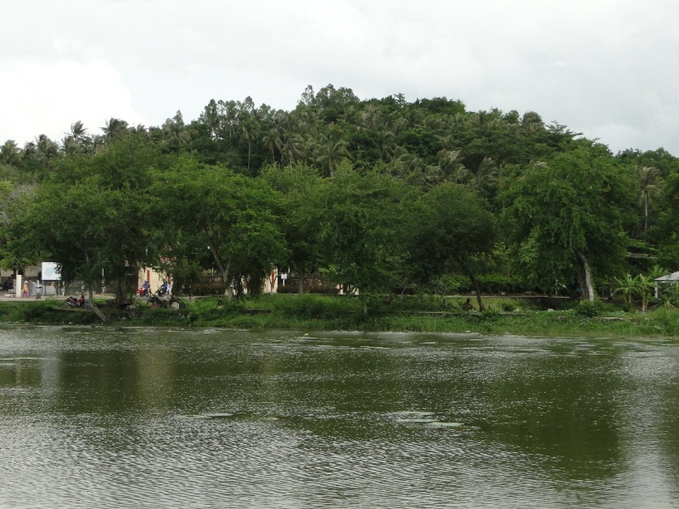 5 địa danh còn lưu giữ vẻ đẹp trong “thập cảnh” ở Hà Tiên - 6 Núi Bình San là một bức tranh phong cảnh tuyệt vời, yên bình và khoáng đạt.