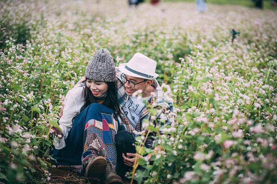 Ảnh cưới ngập sắc hoa của cặp đôi “yêu không cần ngỏ lời” - 4
Ngược lại, cả Kim Ngân và Thanh Cảnh luôn nhắn tin hỏi thăm và chia sẻ niềm vui nỗi buồn như những người bạn bình thường.