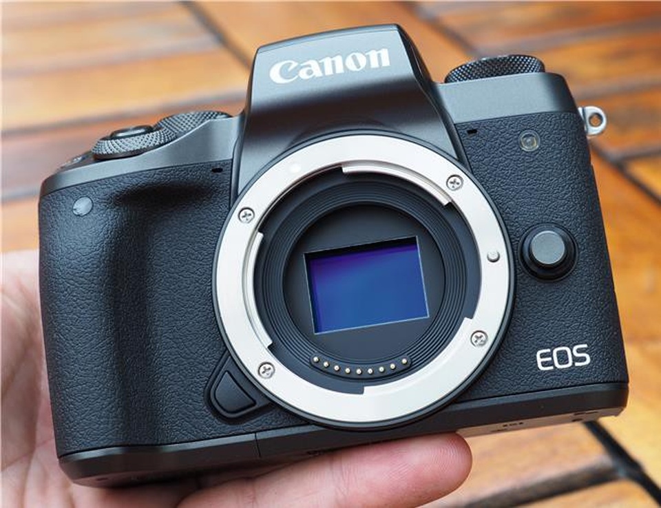 Những mẫu máy ảnh Mirrorless đáng chú ý năm 2017 - 5 Những mẫu máy ảnh Mirrorless đáng chú ý năm 2017 - 5