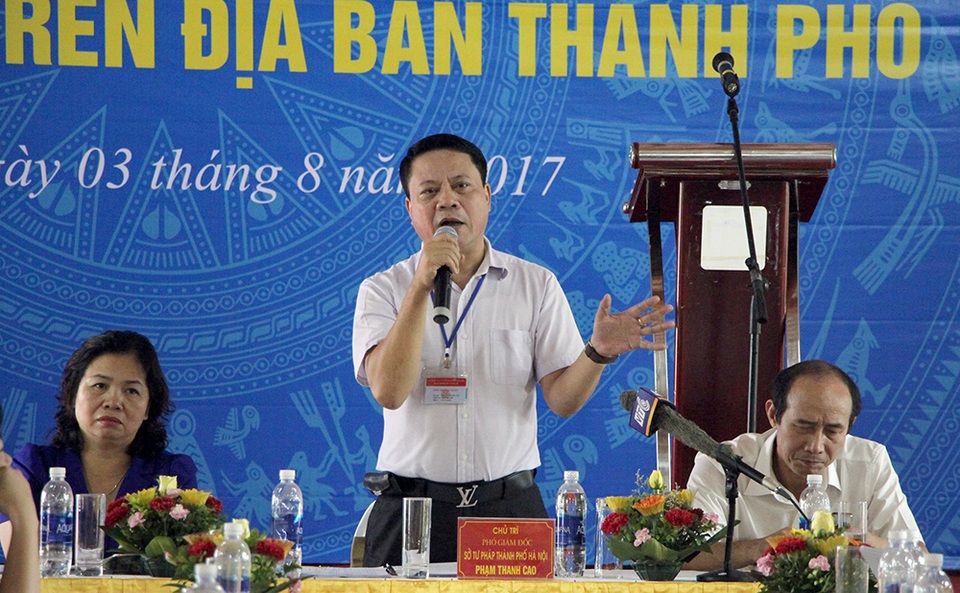 Vụ phường Văn Miếu: Cán bộ không “chết” vì trình độ mà vì thái độ - 2 Phó Giám đốc Sở Tư pháp Hà Nội - Phạm Thanh Cao trao đổi với cán bộ tư pháp Hà Nội trong vụ việc xảy ra ở phường Văn Miếu