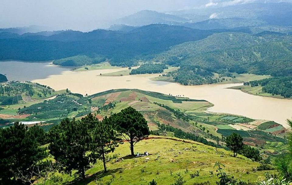 Những cao nguyên đẹp mê hồn ở Việt Nam - 5 Cao nguyên Lâm Viên nổi tiếng về vẻ đẹp hùng vĩ gắn liền với truyền thuyết tình yêu của một đôi.