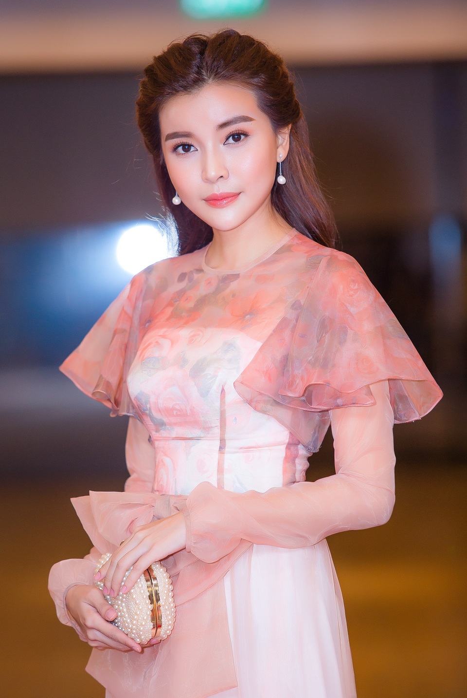 Cao Thái Hà thừa nhận ca “dao kéo” đau đớn, “có lỗi với ai đã yêu thương” - 1 Trong sự kiện diễn ra tối 21/10, lần đầu Cao Thái Hà xuất hiện công khai sau nghi án dao kéo xôn xao mấy ngày qua.