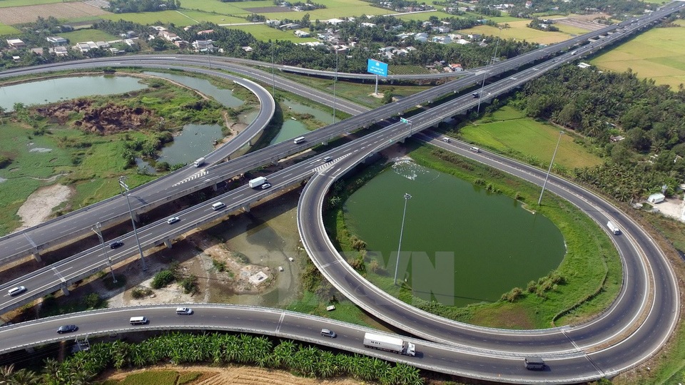 Dự án cao tốc Bắc - Nam: Mức thu phí dự tính 2,4 triệu đồng/lượt - 1 Thực tế, một số đoạn của cao tốc Bắc - Nam đã được xây dựng, đưa vào khai thác (ảnh: TTXVN).