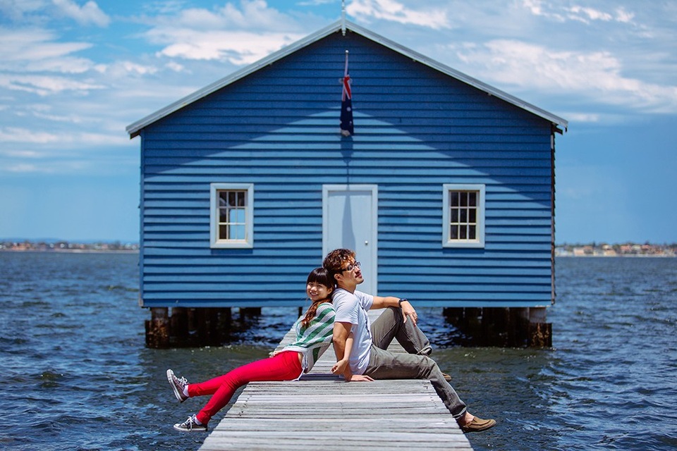 Cặp đôi “Đi khắp thế gian” chụp ảnh cưới trong vòng 3 năm - 9 Blue Boat House, Perth, Úc