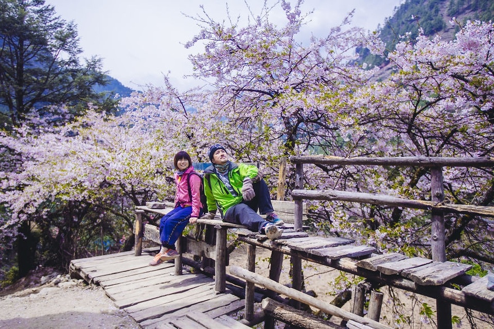 Cặp đôi “Đi khắp thế gian” chụp ảnh cưới trong vòng 3 năm - 13 Everest Base Camp Trek, Nepal