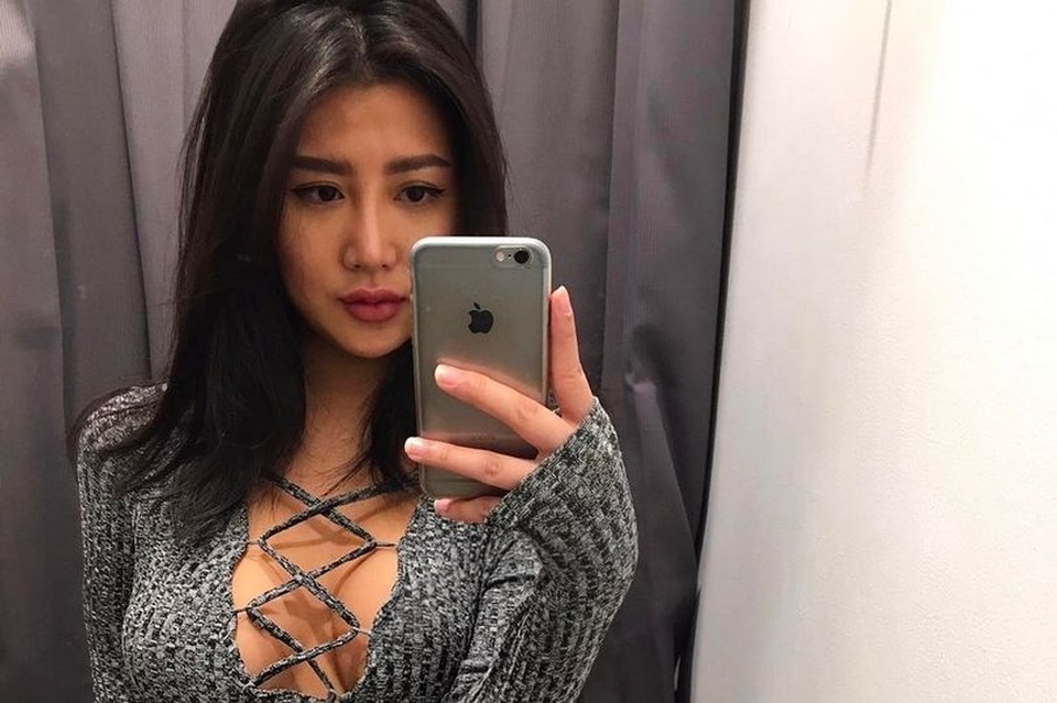 Xuất hiện nóng bỏng trên mạng xã hội, nữ y tá trở thành hiện tượng "sexy nhất thế giới" - 1 Xuất hiện nóng bỏng trên mạng xã hội, nữ y tá trở thành hiện tượng "sexy nhất thế giới" - 1