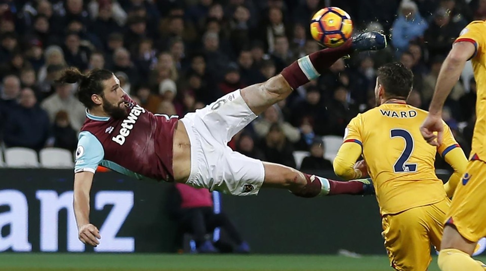 Andy Carroll giành giải bàn thắng đẹp nhất tháng 1 với siêu phẩm ngả bàn đèn