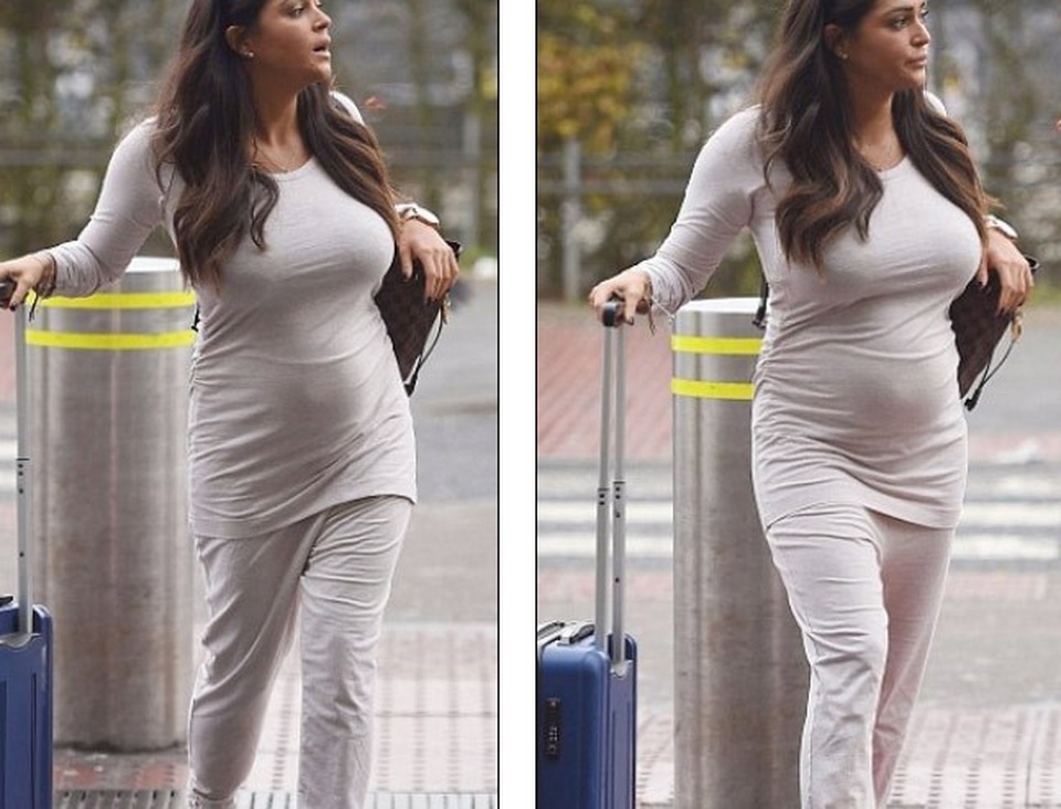Người đẹp “ngực khủng” lần đầu lộ bụng bầu - 5
Trước đây Casey Batchelor đã từng nghĩ tới việc phải lưu trữ trứng đông lạnh vì lo không tìm được bạn đời hợp ý