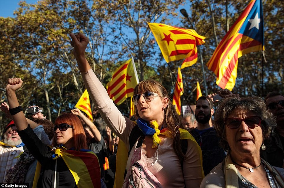Catalonia tuyên bố độc lập, Tây Ban Nha lập tức rút quyền tự trị - 1
(Ảnh minh họa: Getty)