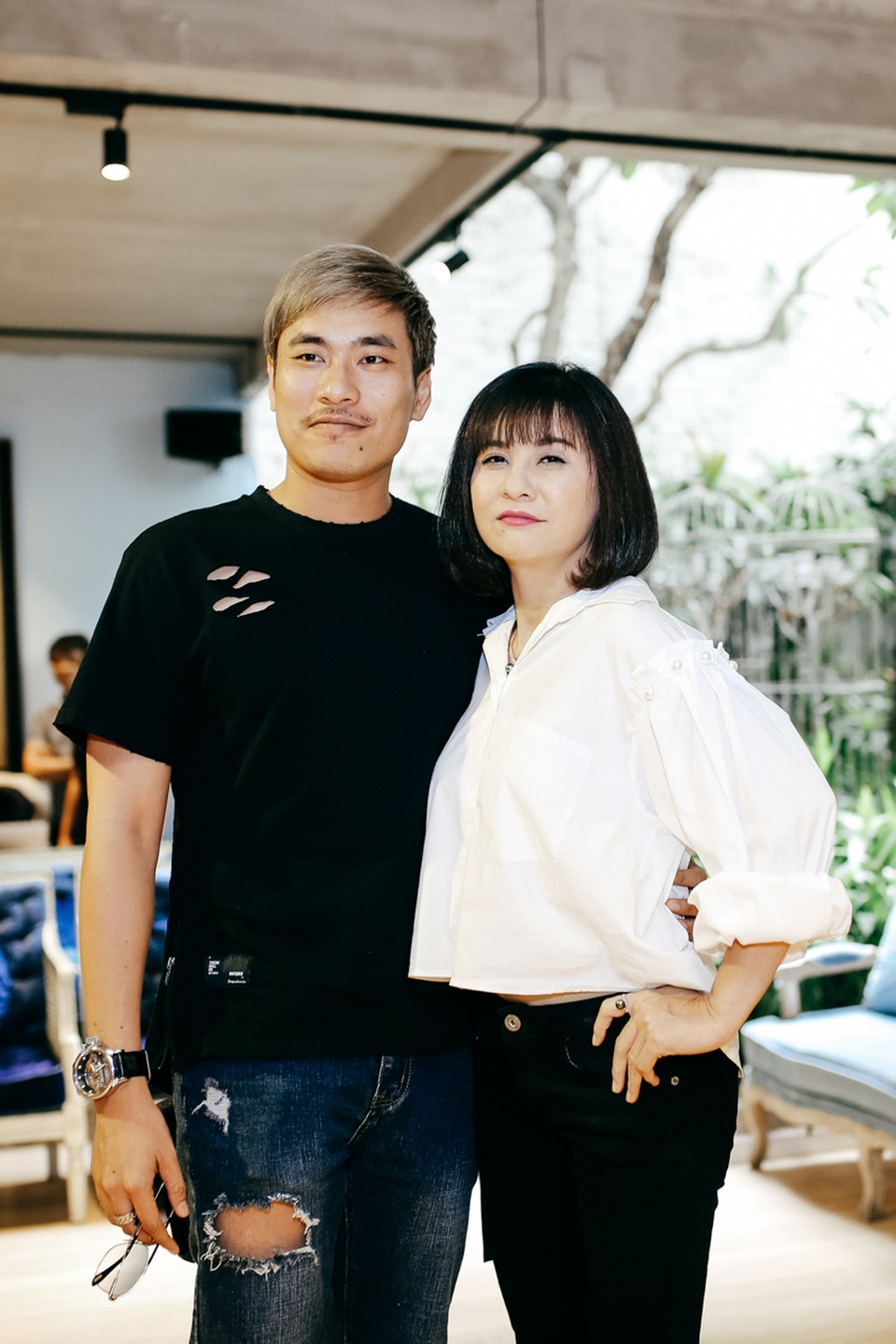 Cát Phượng, Kiều Minh Tuấn, Hồ Ngọc Hà... tham gia phim “Lật mặt showbiz” - 4 Từ khi công khai tình yêu, Cát Phượng và Kiều Minh Tuấn luôn xuất hiện bên nhau trong tất cả các sự kiện. Cả hai khá thoải mái khi thể hiện tình cảm trước truyền thông.