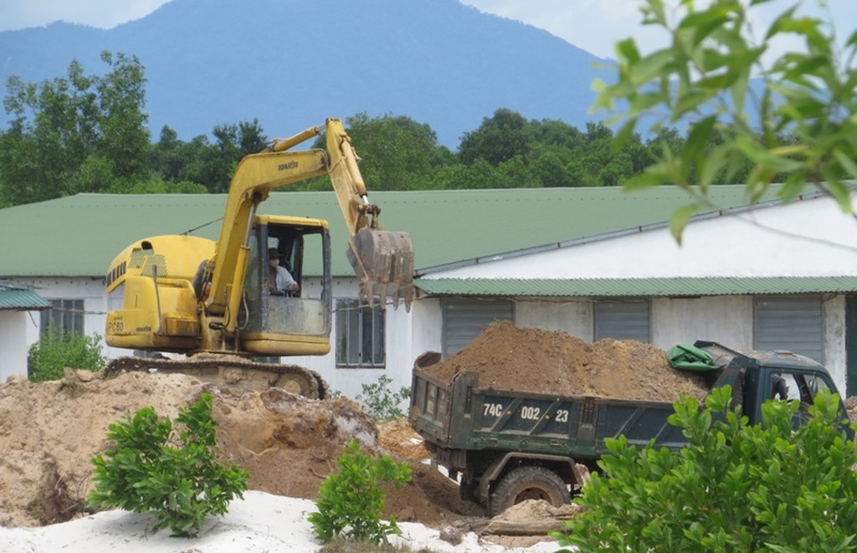 Quảng Trị: Lợi dụng làm trang trại để khai thác cát trái phép - 2 Tình trạng khai thác cát trái phép đã được ghi nhận trong thời gian dài