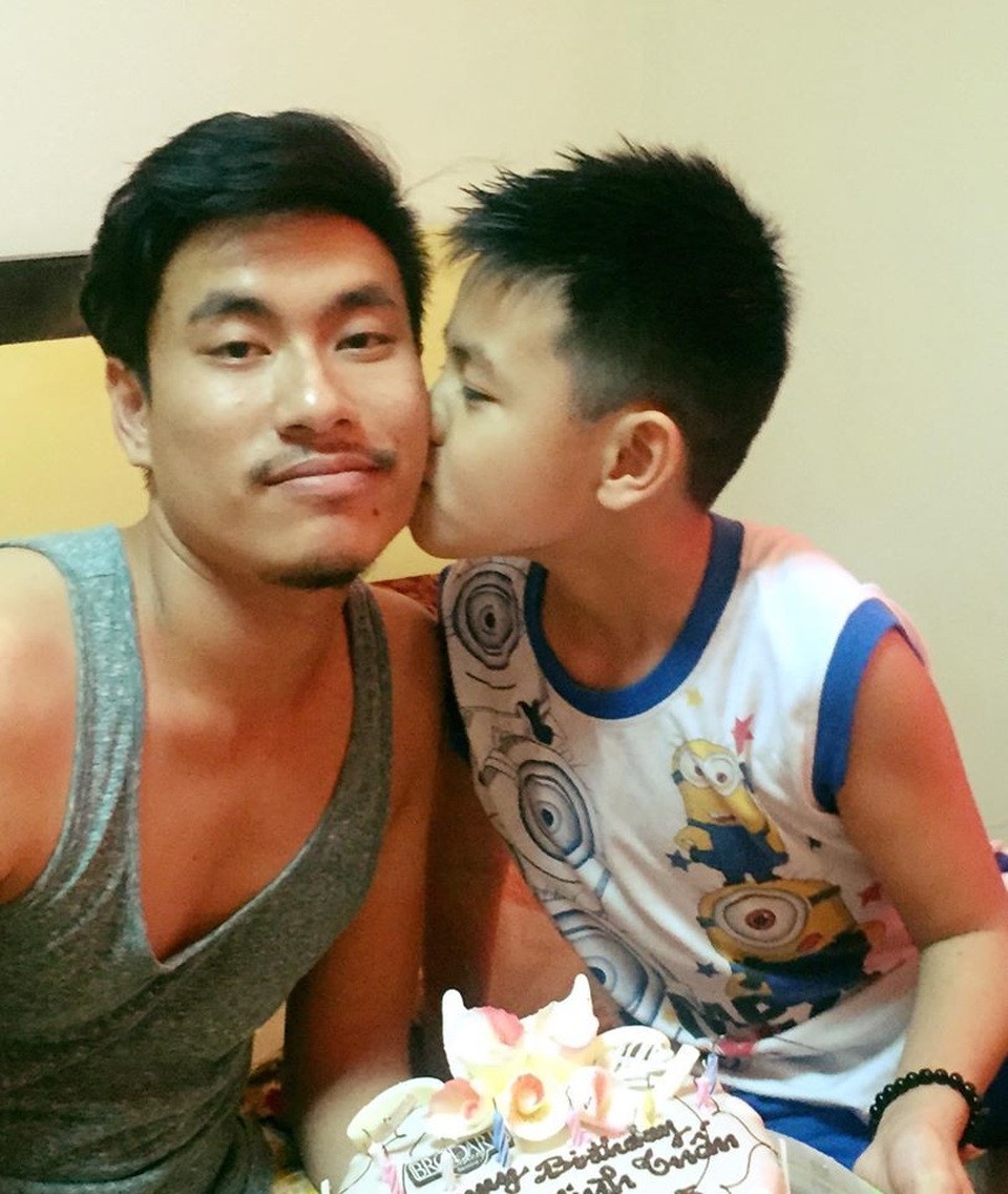 Cát Phượng hé lộ món quà đắt giá từ bạn trai kém tuổi - 4 Anh cũng nhận được nhiều tình cảm của bé Bom - con trai riêng của Cát Phượng và chồng cũ Thái Hòa