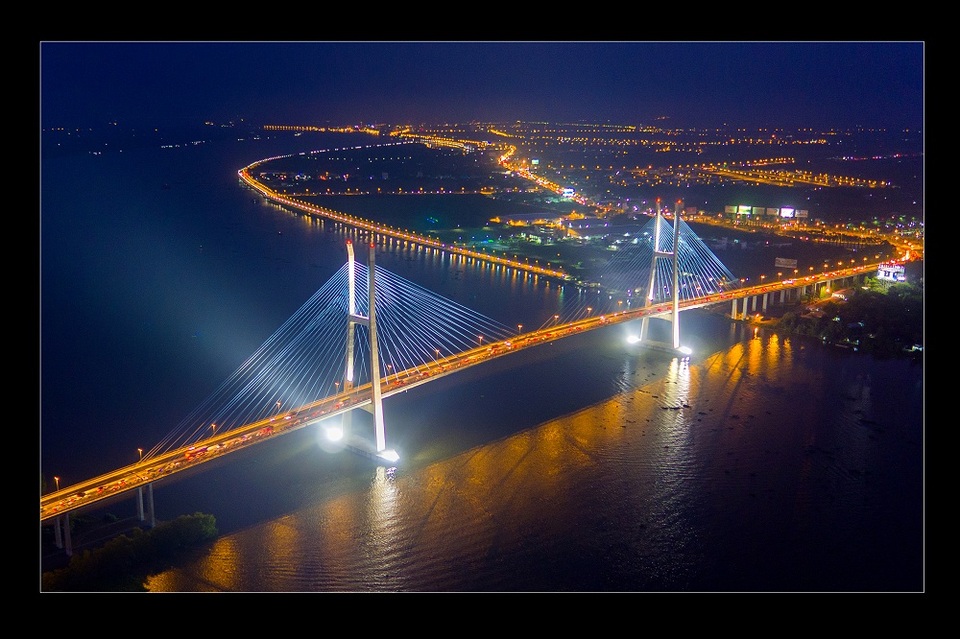 Việt Nam đẹp nao lòng khi nhìn từ trên cao - 6 Cầu Mỹ Thuận