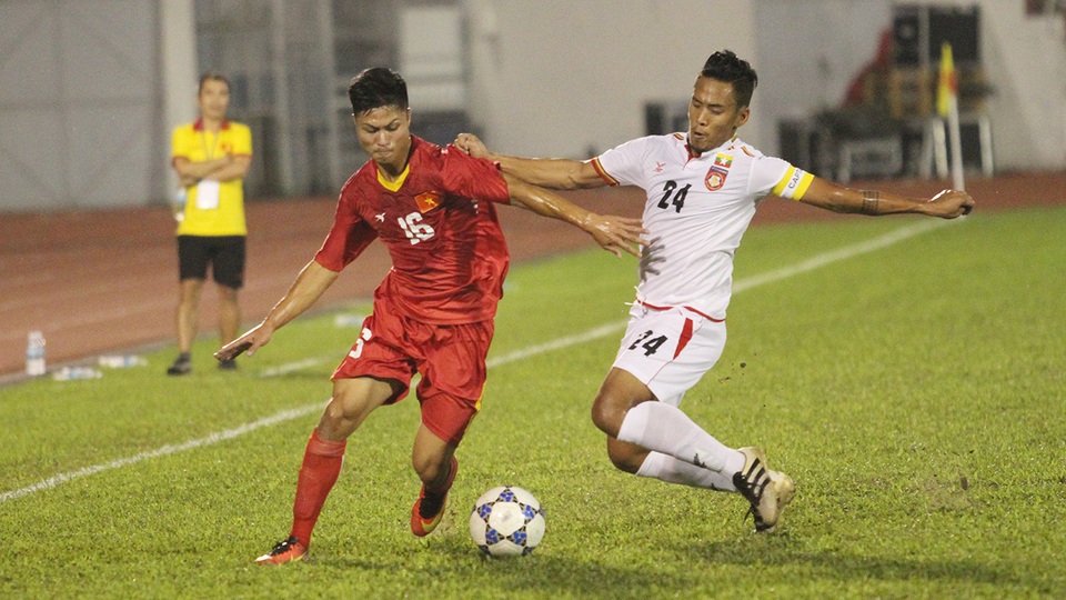 Cầu thủ trẻ Việt Nam nhiều triển vọng, nhưng khi trưởng thành và được tung vào môi trường V-League thì dễ bị chững lại, vì V-League có chất lương không cao (ảnh: Trọng Vũ)