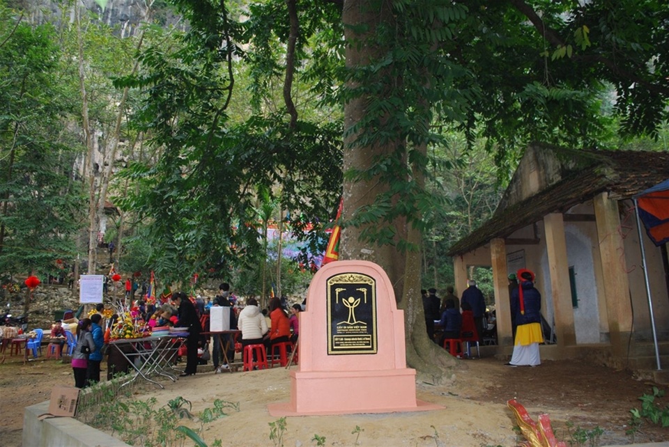 Bộ VHTT&DL vừa có văn bản yêu cầu dừng việc cấp bằng chứng nhận tôn vinh nghệ nhân, công nhận cây di sản... Ảnh: TL.