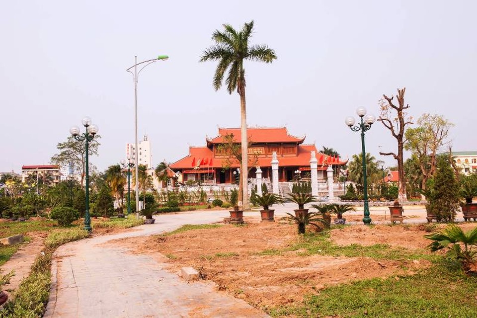 Không biết bao giờ cây xanh mới được rợp bóng ở đây