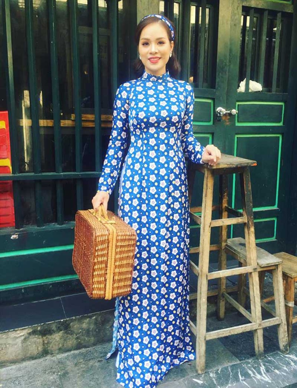 Thiếu nữ Hà thành hóa thân cực ngọt trong bộ ảnh “Cô Ba Sài Gòn” - 8
Cô quan niệm: “Cuộc đời vốn đã vội vã, nên mình nghĩ chúng ta cần sống chậm lại, cười với nhau thì đời sẽ ý nghĩa hơn”.