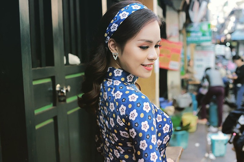 Thiếu nữ Hà thành hóa thân cực ngọt trong bộ ảnh “Cô Ba Sài Gòn” - 7
Cô gái sinh năm 1994 này “được lòng” người đối diện bởi cô luôn quan tâm, cởi mở và hòa đồng với tất cả mọi người.