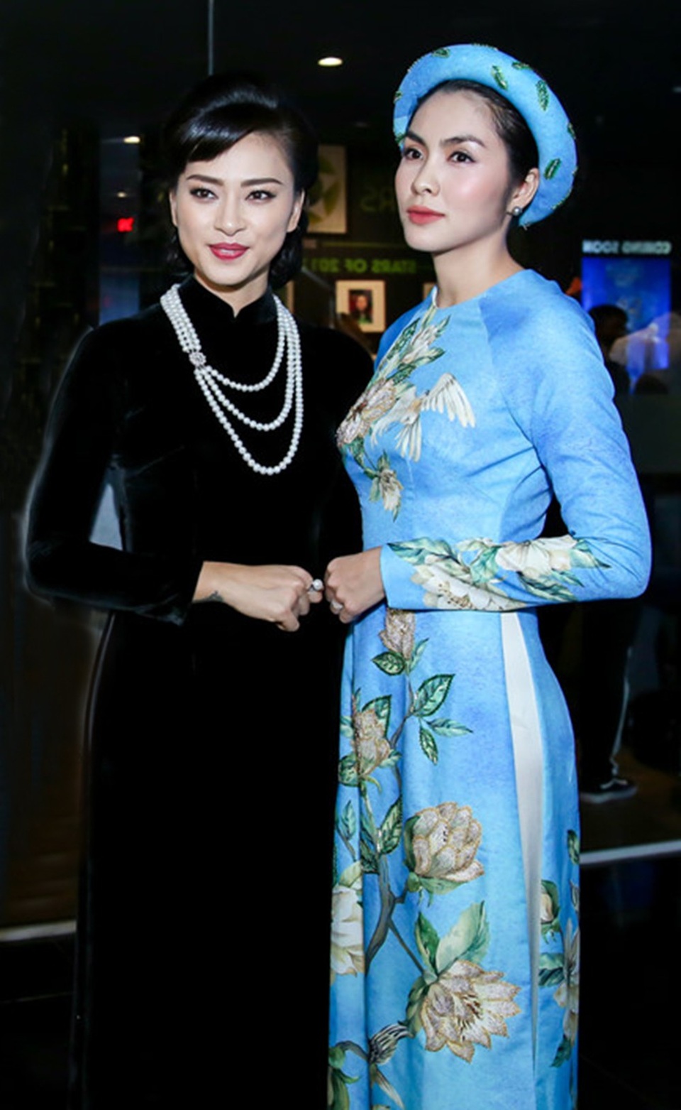 Đặc biệt trong số khách mời đến xem phim còn có sự xuất hiện của diễn viên Tăng Thanh Hà, cô và Ngô Thanh Vân tay bắt mặt mừng khi gặp nhau.