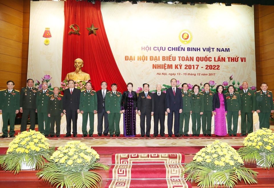 Đại hội đại biểu toàn quốc lần thứ VI Hội Cựu chiến binh Việt Nam khai mạc phiên chính thức - 3
Các vị lãnh đạo Đảng, Nhà nước với các đại biểu tại Đại hội. Ảnh: Trí Dũng – TTXVN
