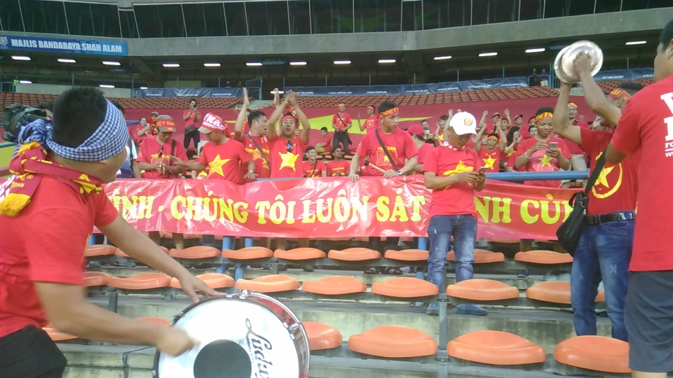 
Cổ động viên Việt Nam tin tưởng vào khả năng đánh bại Philippines
