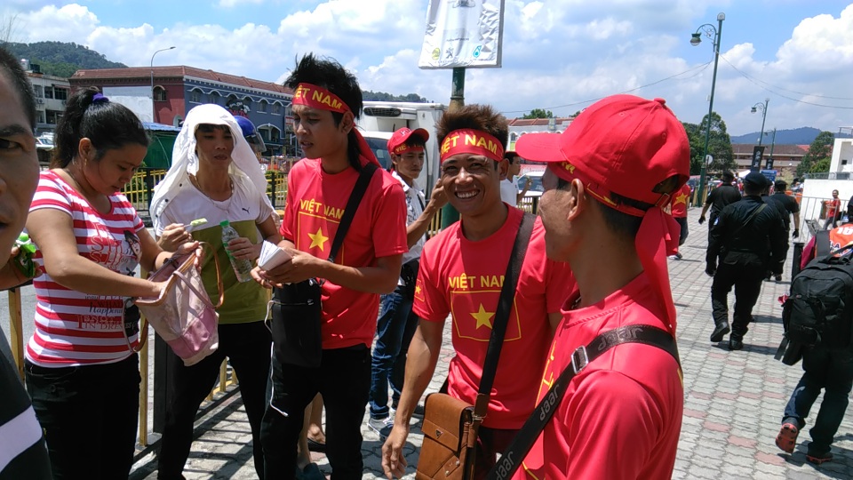 Thua đậm Thái Lan, U22 Việt Nam chia tay SEA Games 29 - 22
Niềm lạc quan của các cổ động viên Việt Nam