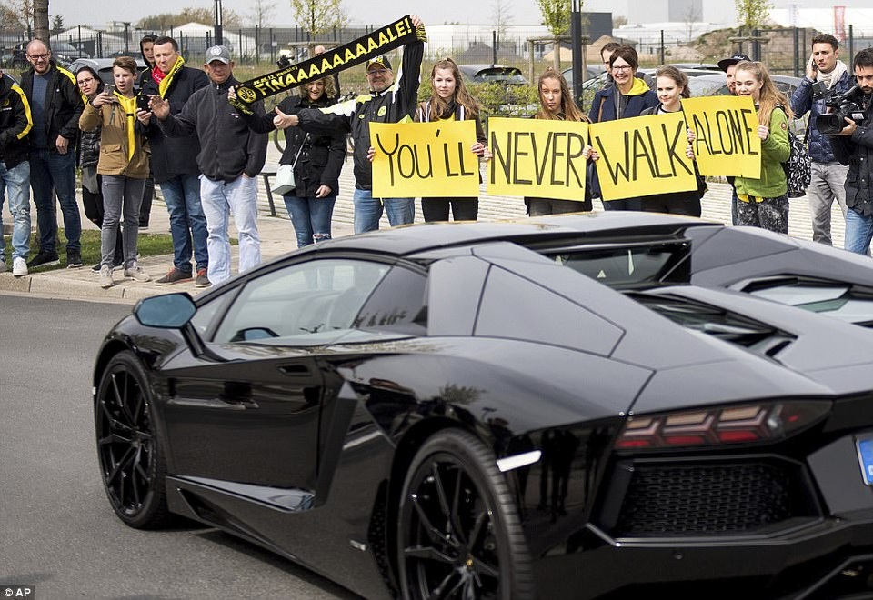 Bất chấp tình hình an ninh căng thẳng, các CĐV vẫn sát cánh bên đội bóng