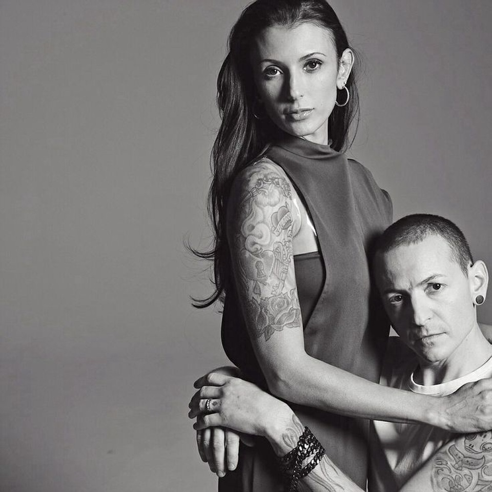 Những hình ảnh ít biết về gia đình của Chester Bennington - 6
Vợ chồng Chester Bennington là những người sống rất kín tiếng và ít khi chia sẻ chuyện riêng tư trên các mặt báo