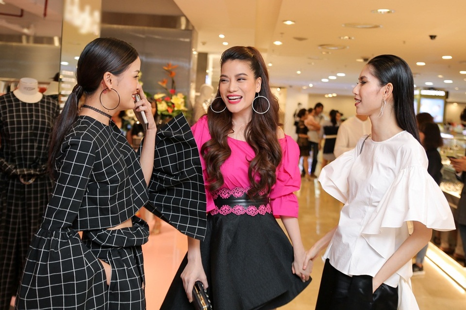 Các mỹ nhân đã dành thời gian chia sẻ về những dự định mới cho công việc.