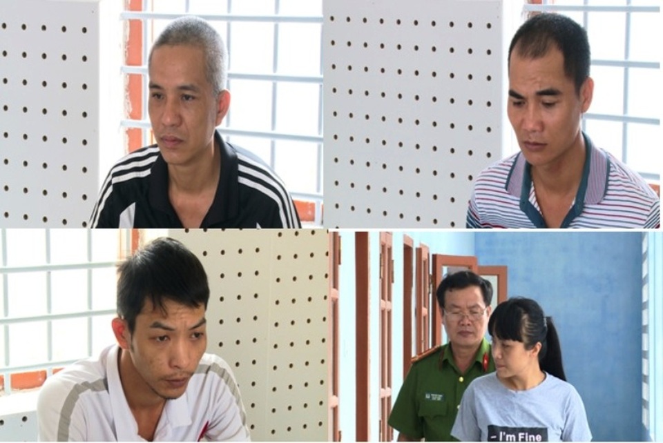 Bắt giam 4 đối tượng chặn ô tô, đập kính cướp hơn 1 tỷ đồng - 1 
4 đối tượng: Đặng Anh Dũng, Nhâm Hải Quân, Đỗ Thị Hằng, Đinh Văn Tuấn trước Cơ quan Cảnh sát điều tra (ảnh: Công an Thái Bình cung cấp)