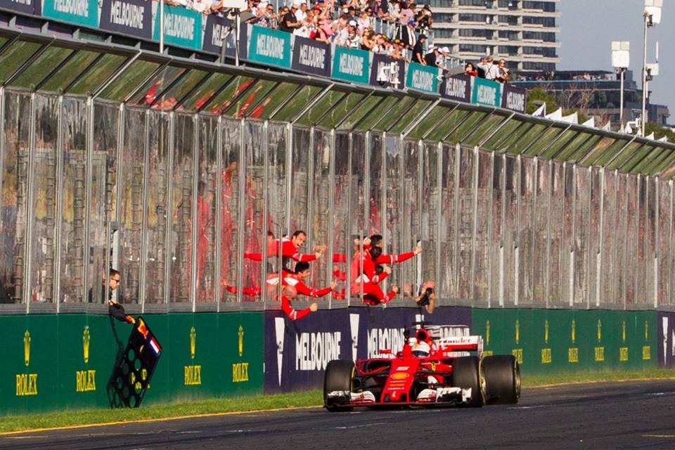 Vettel có chiến thắng thuyết phục trước Hamilton - 10 Vettel có chiến thắng thuyết phục trước Hamilton - 10