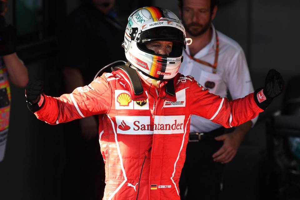Vettel có chiến thắng thuyết phục trước Hamilton - 11 Vettel có chiến thắng thuyết phục trước Hamilton - 11