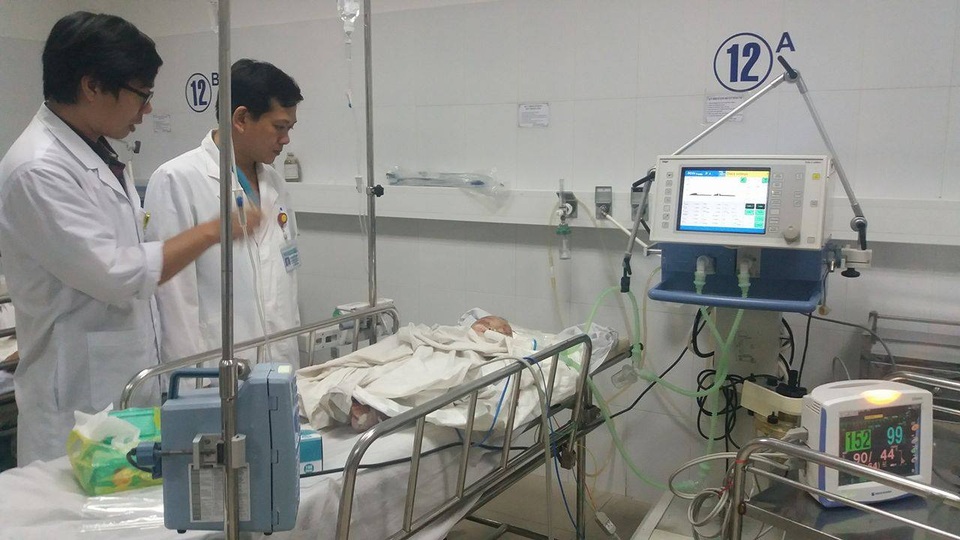 Rơi từ tầng 5 khu chung cư, bé 15 tháng tuổi nguy kịch - 1 Cháu Tr. đang điều trị tại Bệnh viện Đà Nẵng