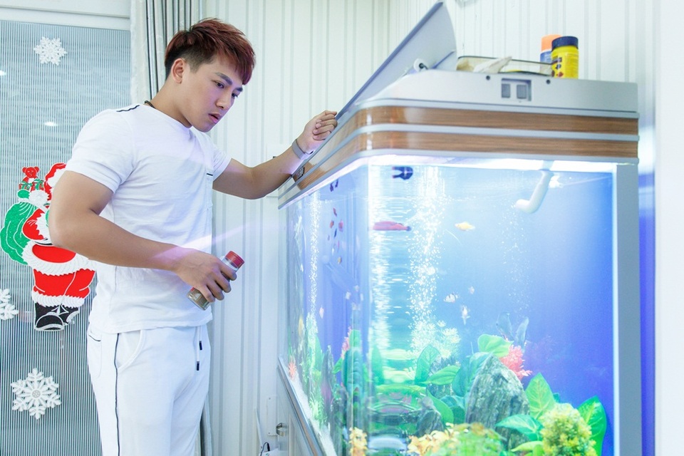 Căn hộ được Châu Khải Phong tự mình lựa chọn màu sắc và trang trí hợp phong thủy.