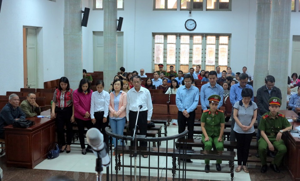 Cựu đại biểu Quốc hội Châu Thị Thu Nga bị tuyên án chung thân - 3
Các bị cáo nghe HĐXX luận tội