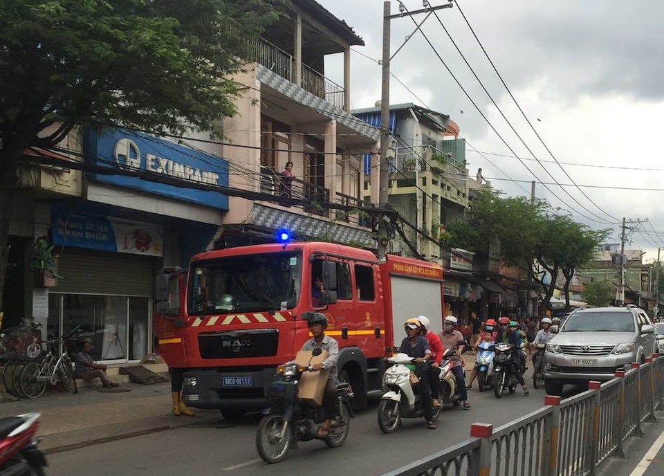 Lực lượng chữa cháy có mặt tại hiện trường