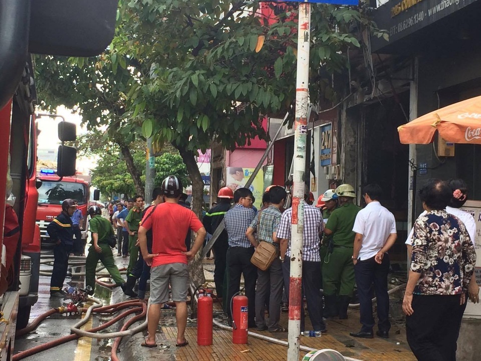 Cháy cửa hàng sơn, 1 người chết 2 người bị thương - 1 Hiện trường vụ cháy