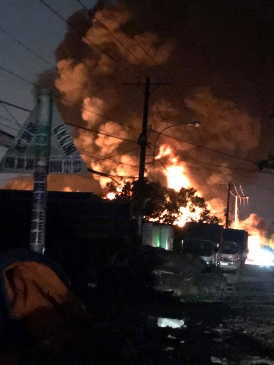 480/600m2 diện tích nhà xưởng bị thiêu rụi và đổ sập