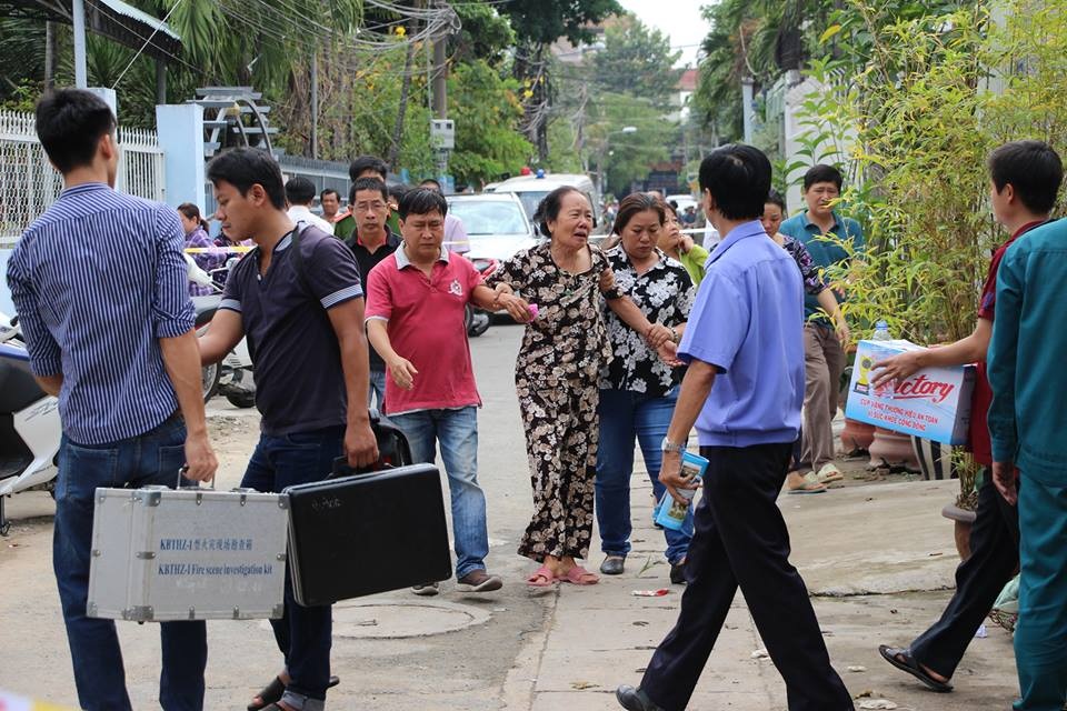 Vụ cháy khiến 4 người tử vong: Nạn nhân gặp nạn khi đang ngủ sâu... - 10 Người thân nạn nhân đau đớn trước cái chết thương tâm của con, cháu.