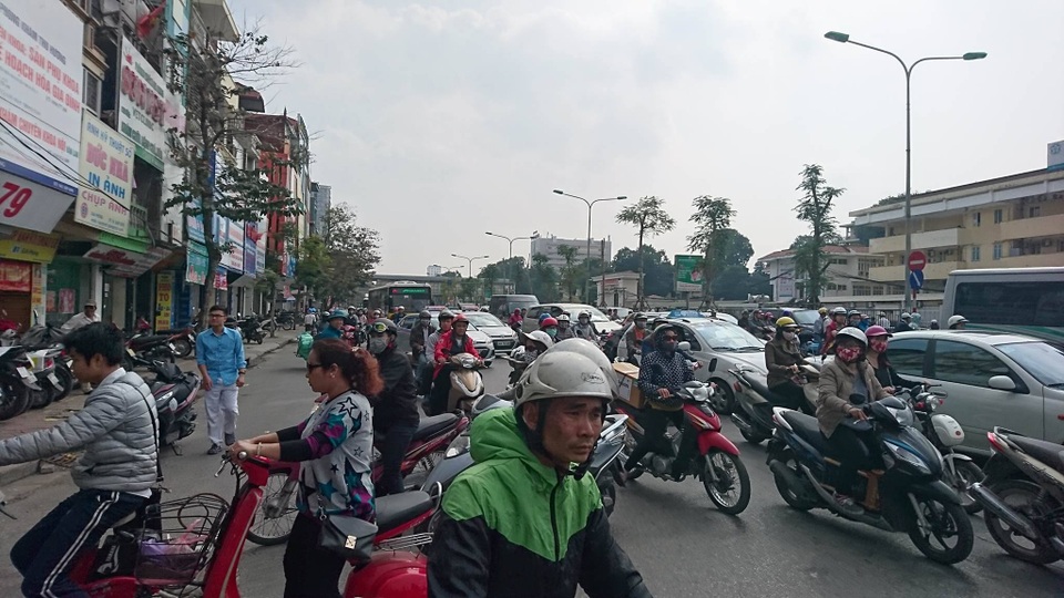 Hà Nội: Cháy cửa hàng văn phòng phẩm trên đường Giải Phóng - 4 Hà Nội: Cháy cửa hàng văn phòng phẩm trên đường Giải Phóng - 4